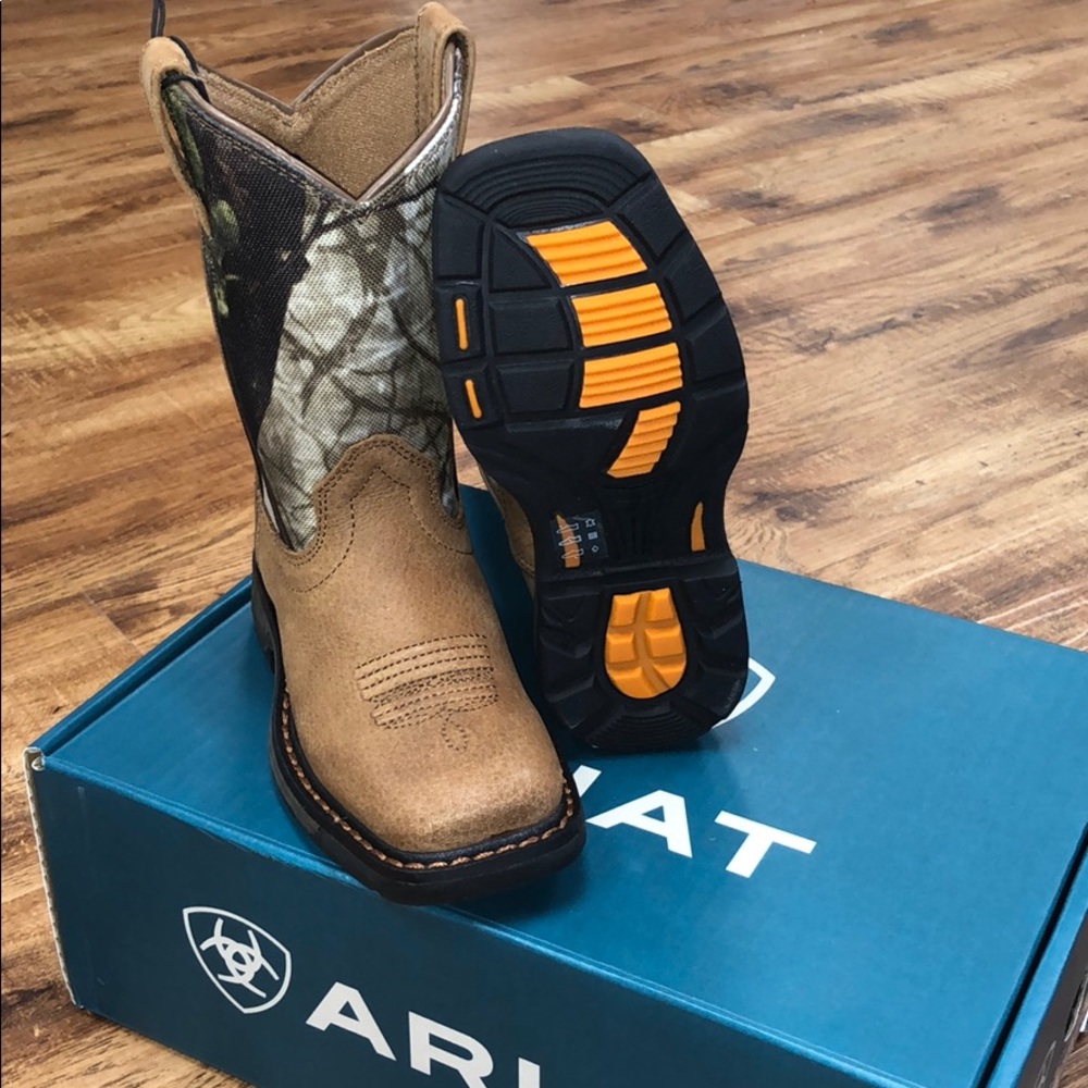 Ariat square toe boots - Picture 3 of 4